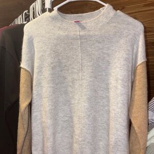 Vince Camuto Two-Tone Crewneck Sweater in Light Gray and Tan